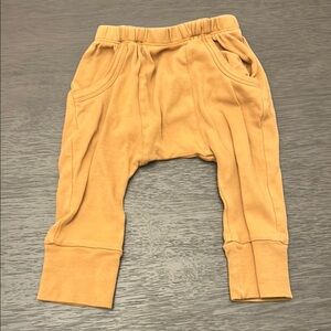 Kate Quinn Gold Sweatpants with Elastic Waistband and Ribbed Cuffs